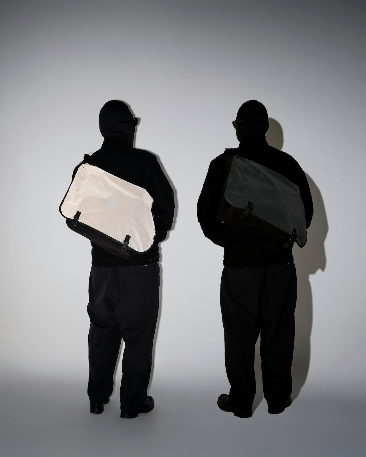 PACKING - BLACK REFLECTIVE MESSENGER