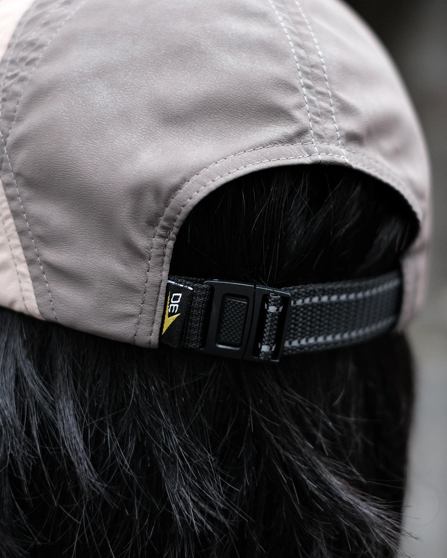 DEMARCOLAB  - TECH LEATHER RACING CAP - ECRU